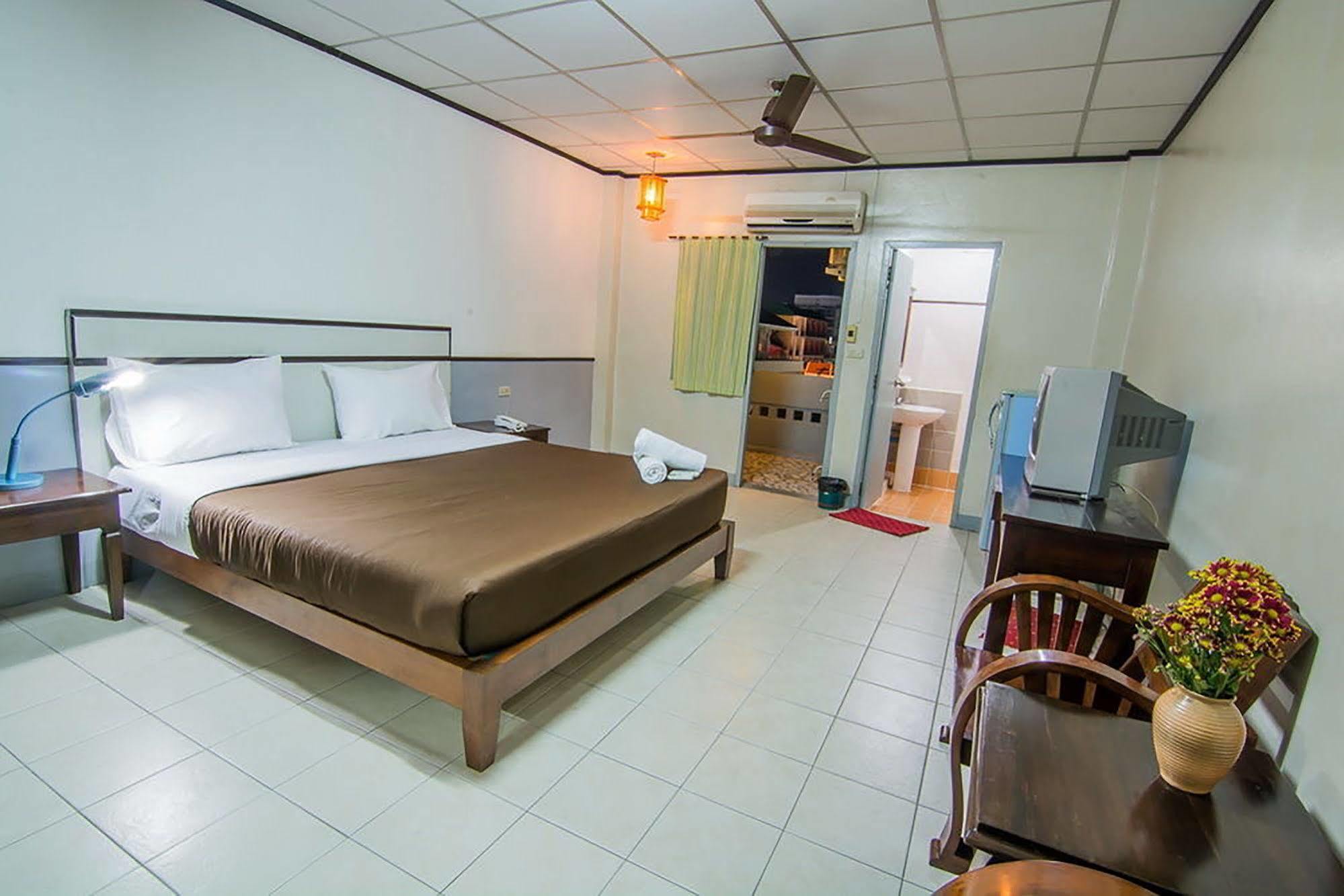 Sutus Court 3 Hotel Pattaya Exterior photo